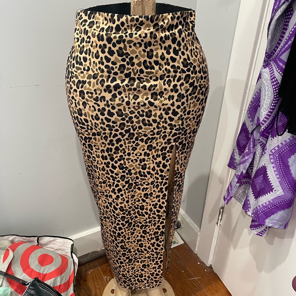 Maxi bodycon leopard skirt